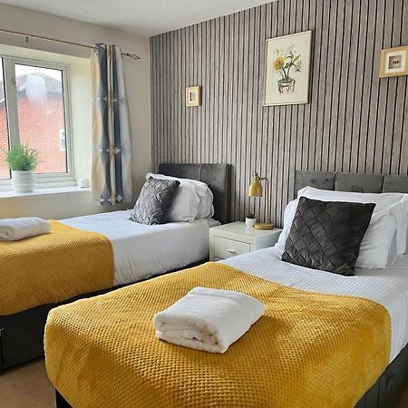 Lush House Close To Ashford Town Centre With Driveway Bagian luar foto