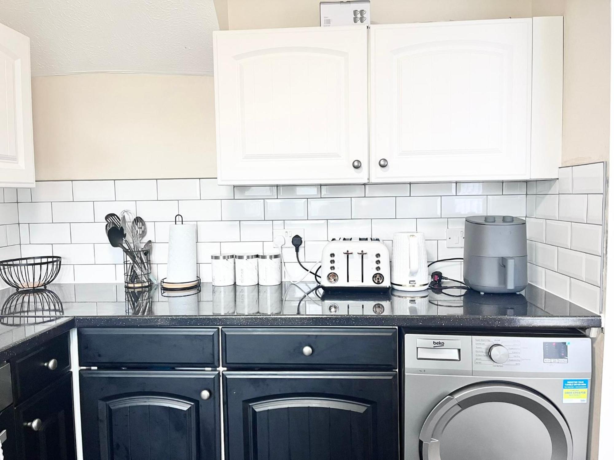 Lush House Close To Ashford Town Centre With Driveway Bagian luar foto