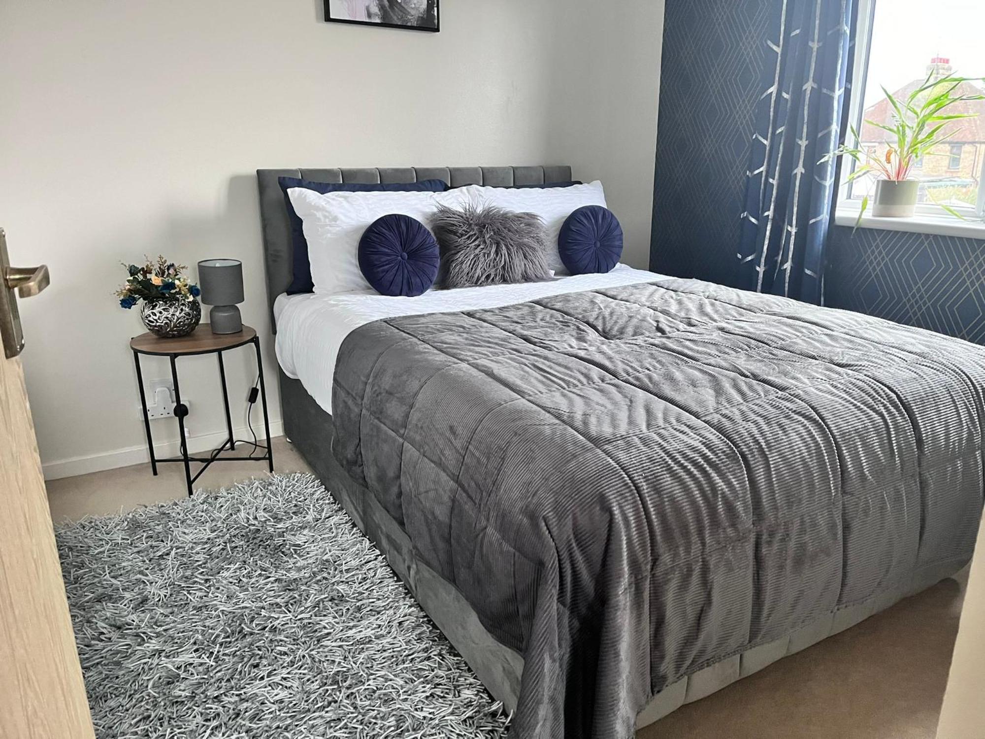 Lush House Close To Ashford Town Centre With Driveway Bagian luar foto