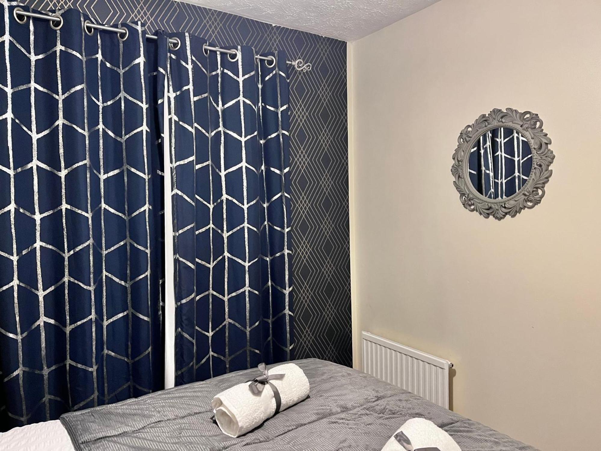 Lush House Close To Ashford Town Centre With Driveway Bagian luar foto