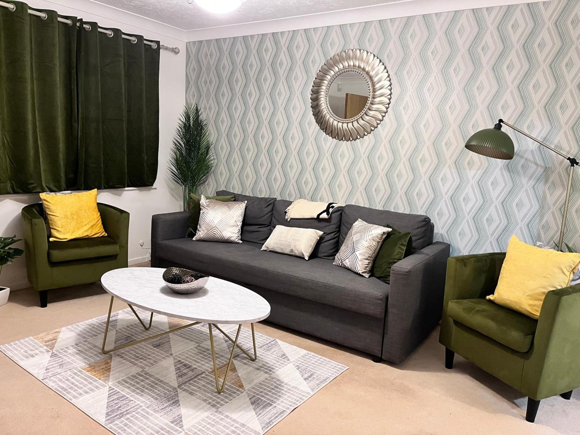 Lush House Close To Ashford Town Centre With Driveway Bagian luar foto