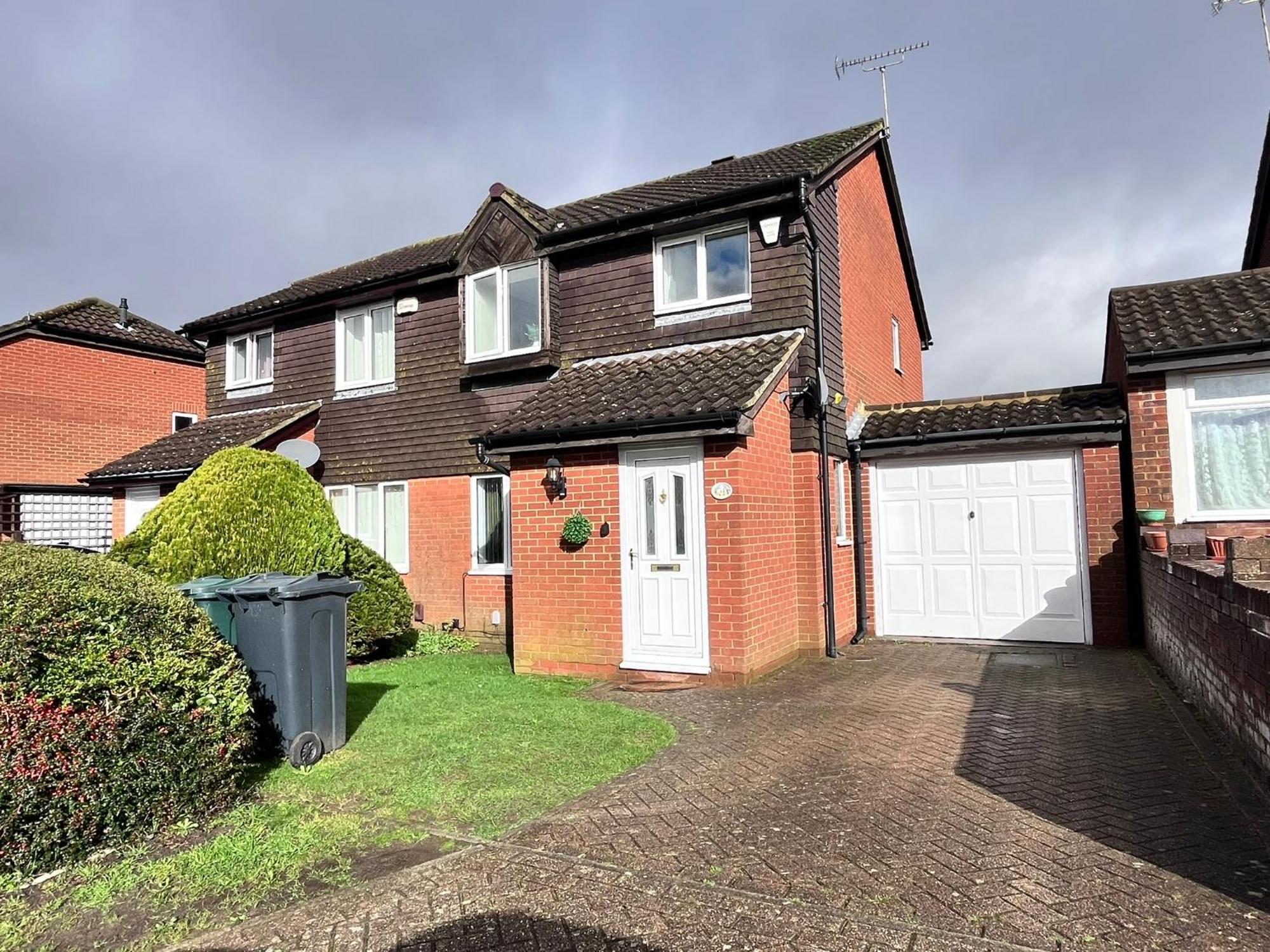 Lush House Close To Ashford Town Centre With Driveway Bagian luar foto