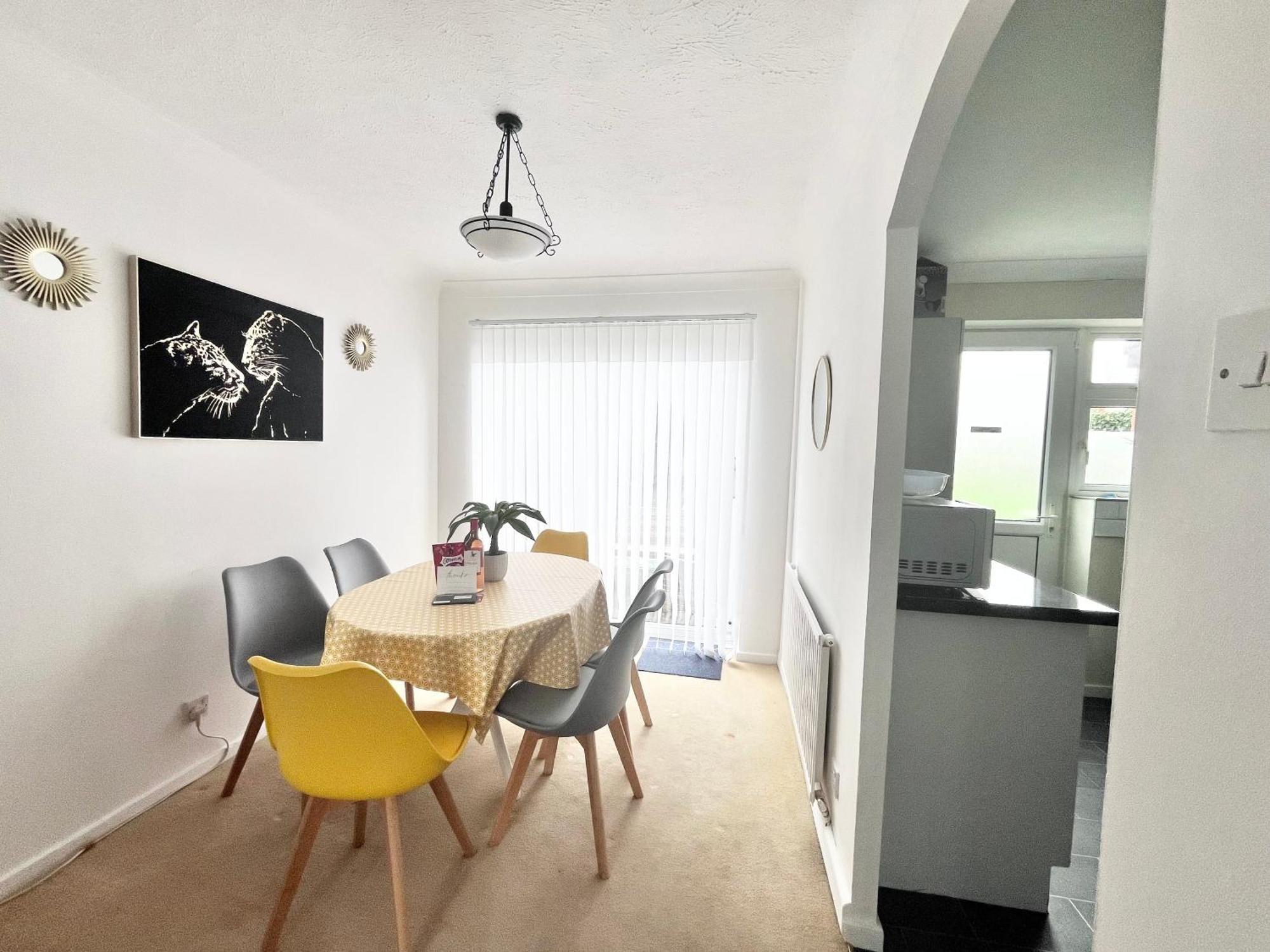 Lush House Close To Ashford Town Centre With Driveway Bagian luar foto