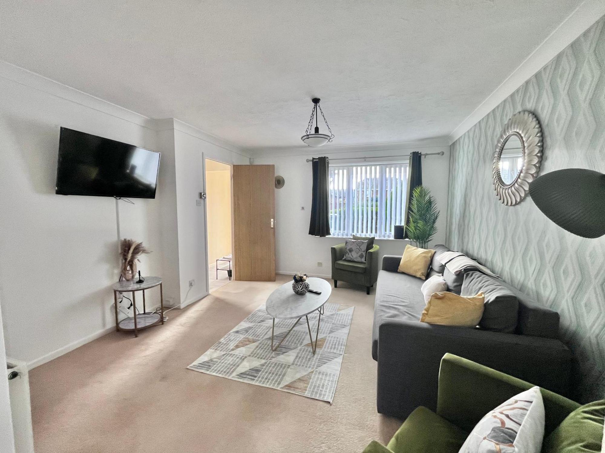 Lush House Close To Ashford Town Centre With Driveway Bagian luar foto